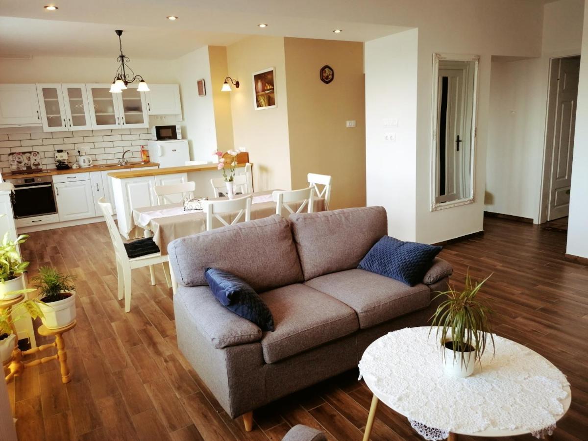 צ'רסגטומאי Elisoria Apartments מראה חיצוני תמונה