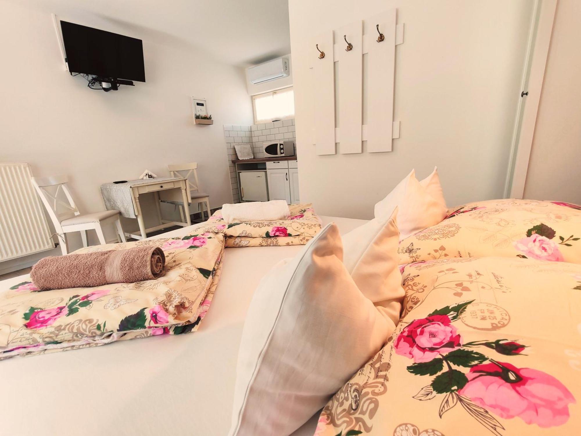 צ'רסגטומאי Elisoria Apartments מראה חיצוני תמונה