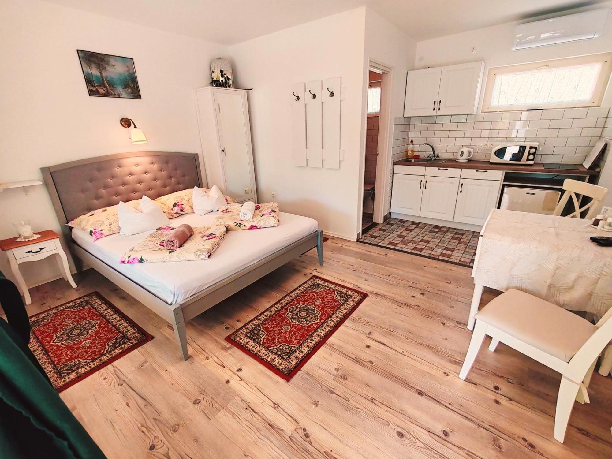 צ'רסגטומאי Elisoria Apartments מראה חיצוני תמונה